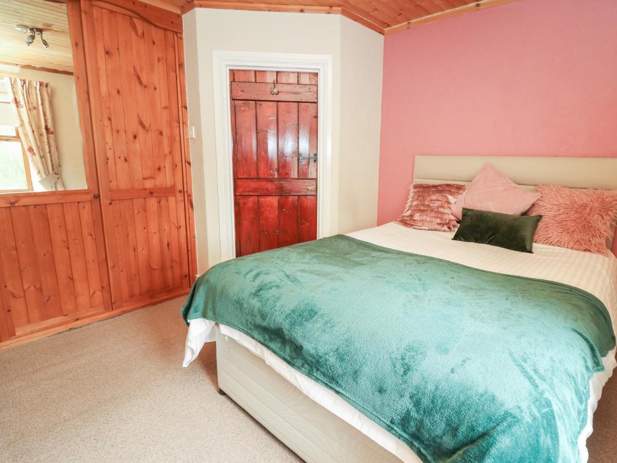 Brook Cottage 란니들로스 외부 사진